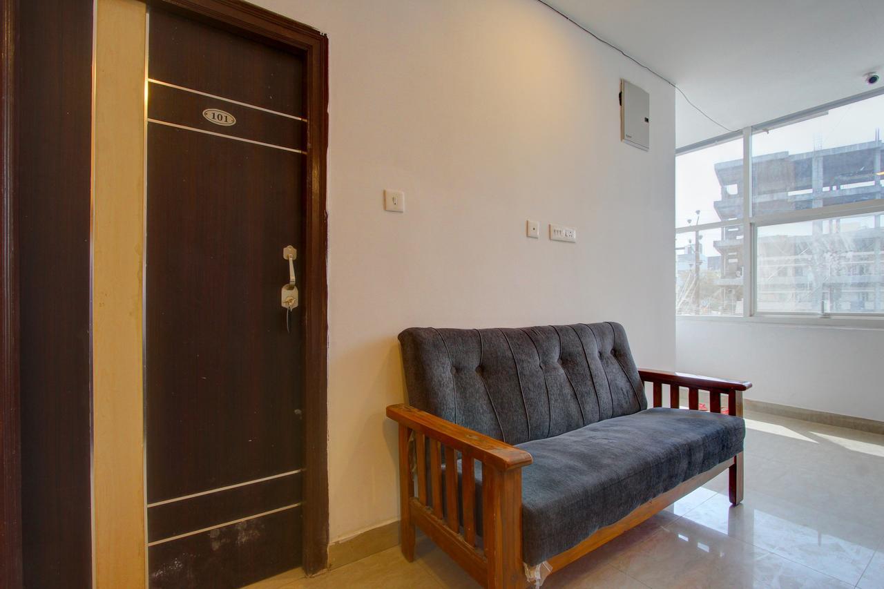 Oyo 11670 Hotel Vishnu Priya Residency Hajdarábád Exteriér fotografie